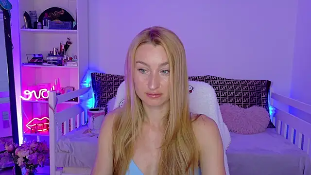 MysticRoxanne online show from December 23, 6:56 am