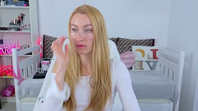 MysticRoxanne online show from December 21, 10:39 am