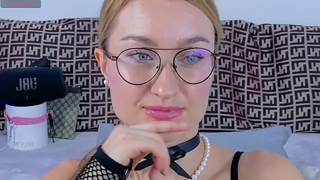 MysticRoxanne online show from November 23, 3:00 pm