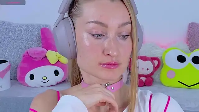 MysticRoxanne online show from November 17, 8:29 am