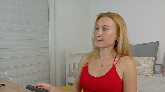 MysticRoxanne online show from October 3, 6:20 pm