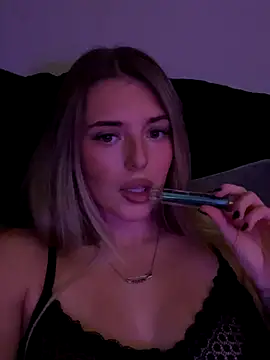 Snapshot of EllieEllxx chatting on October 12, 8:21 pm EllieEllxx online show from October 12, 8:21 pm