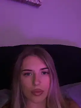 Snapshot of EllieEllxx chatting on October 18, 7:27 pm EllieEllxx online show from October 18, 7:27 pm