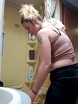 Queen2454 online show from April 7, 6:21 pm