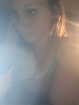 Queen2454 online show from April 13, 9:13 am