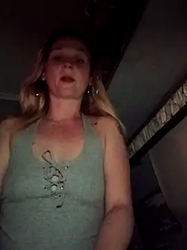 Queen2454 online show from April 5, 9:38 am