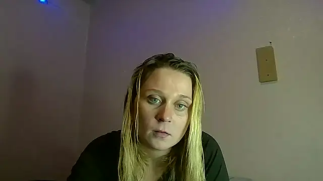 Queen2454 online show from October 8, 11:49 pm