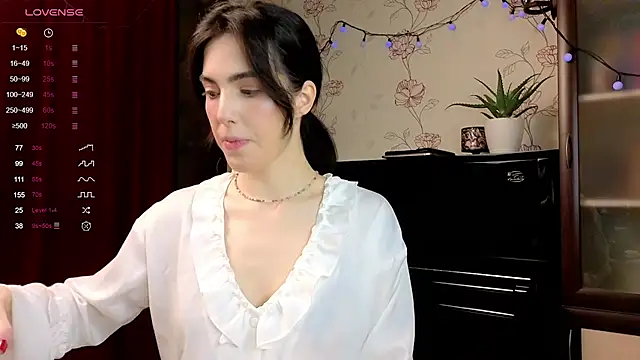 Snapshot of di_moon chatting on October 12, 2:29 pm di moon online show from October 12, 2:29 pm