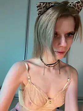 bunnyirisluv online show from March 7, 10:48 pm