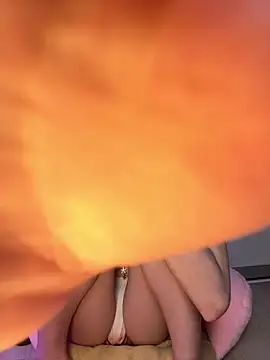 bunnyirisluv online show from February 26, 10:10 pm