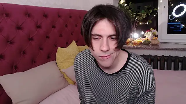 Ellis Rin online show from November 22, 8:40 pm