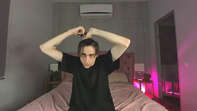 Ellis Rin online show from November 10, 9:53 pm