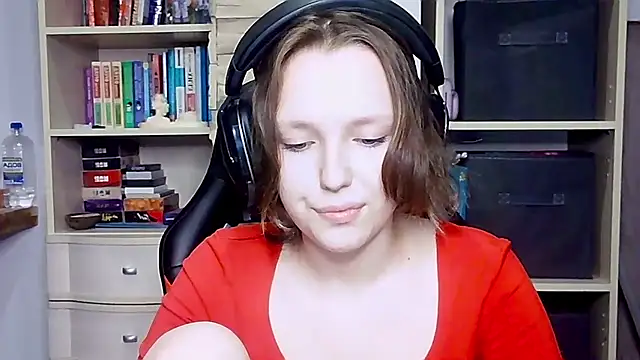 Snapshot of Diana-back chatting on October 18, 1:57 pm Diana-back online show from October 18, 1:57 pm