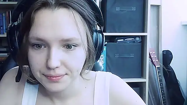 Snapshot of Diana-back chatting on October 1, 6:07 am Diana-back online show from October 1, 6:07 am