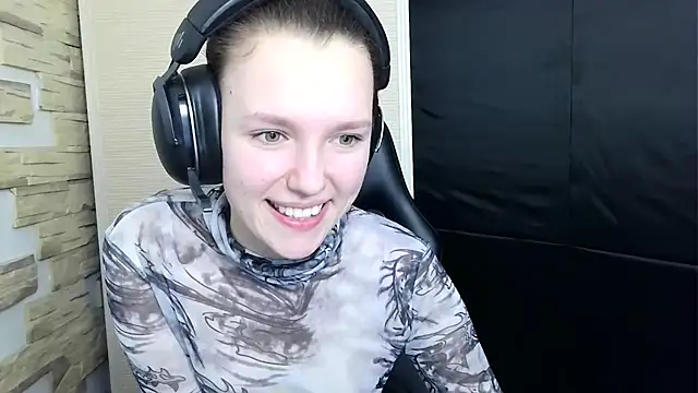 Snapshot of Diana-back chatting on November 12, 11:47 am Diana-back online show from November 12, 11:47 am