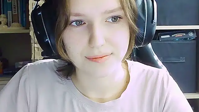 Snapshot of Diana-back chatting on September 30, 6:08 am Diana-back online show from September 30, 6:08 am