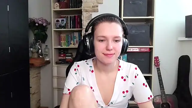 Snapshot of Diana-back chatting on October 30, 7:17 am Diana-back online show from October 30, 7:17 am