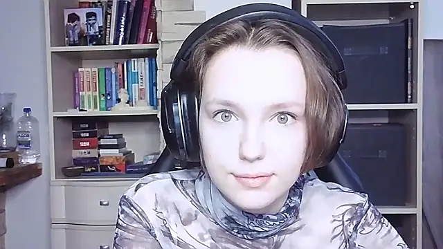 Snapshot of Diana-back chatting on October 26, 6:14 am Diana-back online show from October 26, 6:14 am