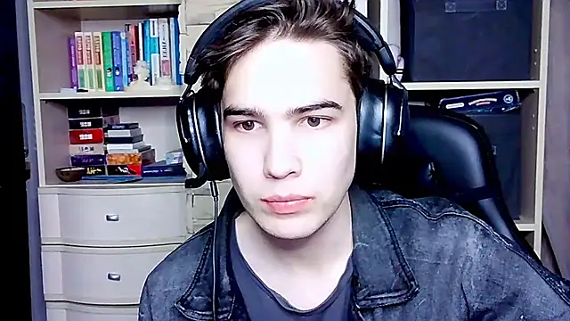 Snapshot of _Chris_Next_Door_ chatting on October 9, 5:02 pm  Chris Next Door  online show from October 9, 5:02 pm