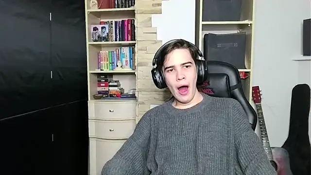 Snapshot of _Chris_Next_Door_ chatting on October 30, 4:48 pm  Chris Next Door  online show from October 30, 4:48 pm