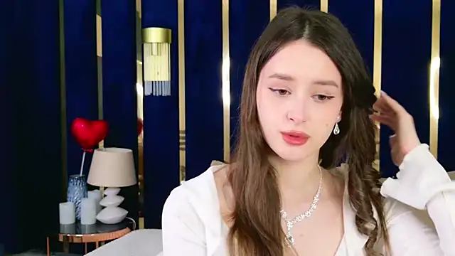 EvaSwen online show from April 9, 3:51 pm