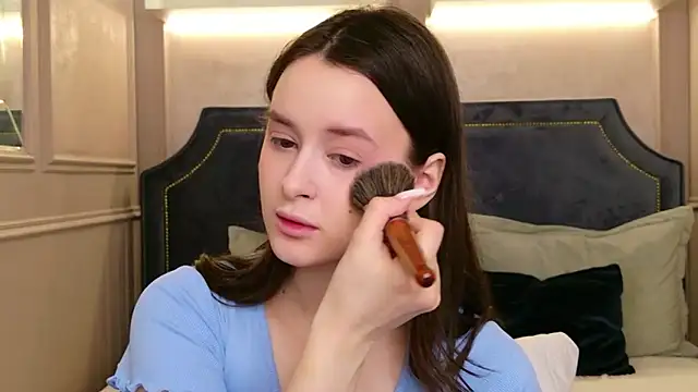 EvaSwen online show from April 17, 4:10 pm