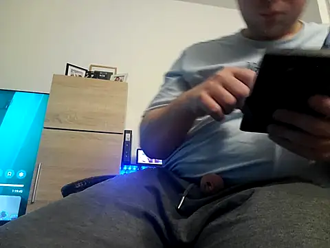 Snapshot of stivi2526 chatting on November 13, 10:57 pm stivi2526 online show from November 13, 10:57 pm