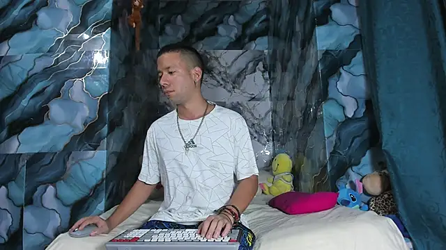 Snapshot of celesteyorucso1 chatting on October 18, 11:29 pm celesteyorucso1 online show from October 18, 11:29 pm