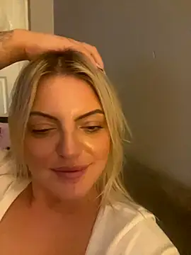 Snapshot of Diamondxoxx chatting on October 8, 9:48 pm Diamondxoxx online show from October 8, 9:48 pm