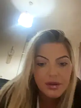 Snapshot of Diamondxoxx chatting on November 12, 12:26 am Diamondxoxx online show from November 12, 12:26 am