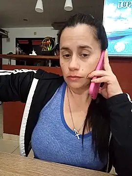 Snapshot of Amarteverdaderamente chatting on November 17, 11:53 pm Amarteverdaderamente online show from November 17, 11:53 pm