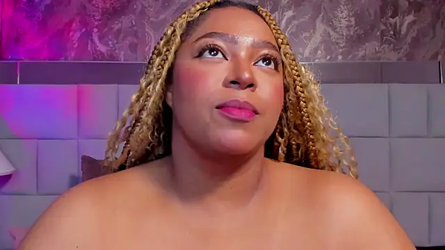 Snapshot of Fenty_melo chatting on November 10, 3:22 am Fenty melo online show from November 10, 3:22 am