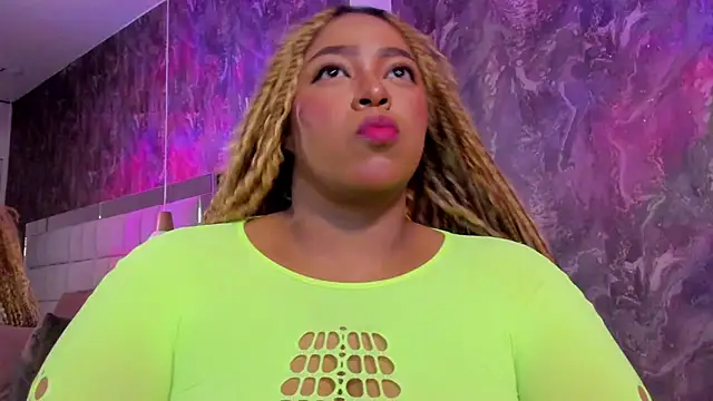 Snapshot of Fenty_melo chatting on November 17, 3:54 am Fenty melo online show from November 17, 3:54 am