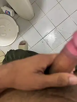 Snapshot of alwynu chatting on February 26, 12:32 am alwynu online show from February 26, 12:32 am