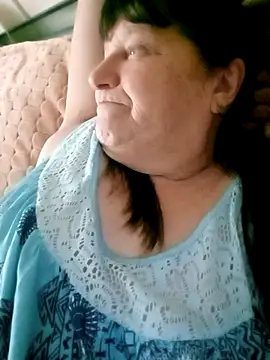 Snapshot of Apeesynka55211 chatting on November 10, 9:36 am Apeesynka55211 online show from November 10, 9:36 am