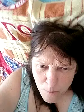 Snapshot of Apeesynka55211 chatting on February 17, 9:06 am Apeesynka55211 online show from February 17, 9:06 am