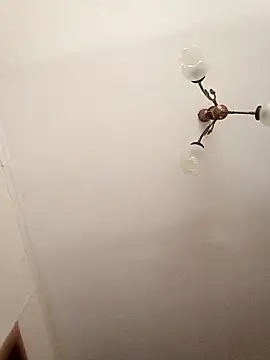 Snapshot of Apeesynka55211 chatting on February 13, 8:25 am Apeesynka55211 online show from February 13, 8:25 am