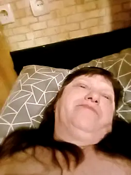 Snapshot of Apeesynka55211 chatting on March 4, 3:47 am Apeesynka55211 online show from March 4, 3:47 am