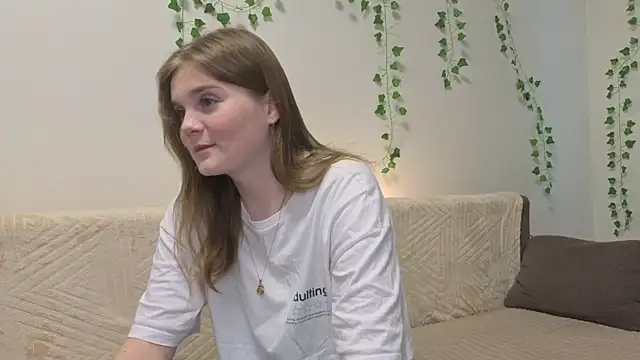 Snapshot of AddieRozo chatting on October 8, 7:21 am AddieRozo online show from October 8, 7:21 am