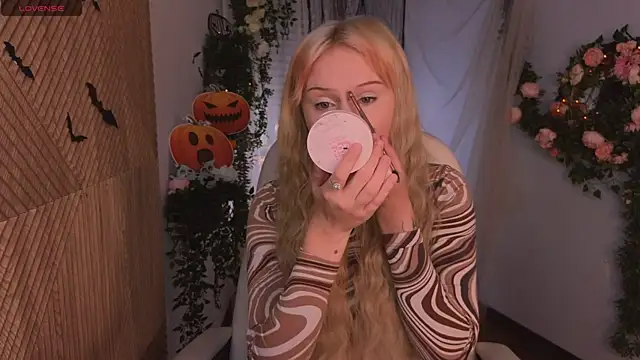 kitten murray  online show from October 25, 5:28 am