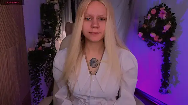 kitten murray  online show from November 26, 5:40 am