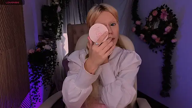 kitten murray  online show from November 15, 1:04 pm