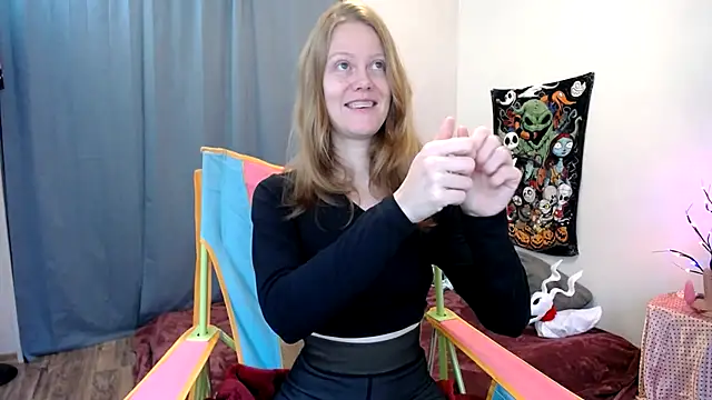 Snapshot of naughtyfox89 chatting on October 13, 5:25 pm naughtyfox89 online show from October 13, 5:25 pm