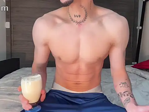 strongManLatino online show from July 11, 3:07 am