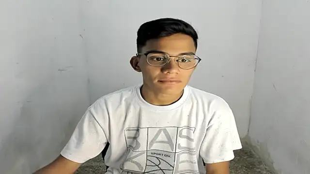 Snapshot of Deivi_colins_23 chatting on October 6, 10:10 pm Deivi colins 23 online show from October 6, 10:10 pm