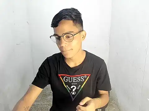 Snapshot of Deivi_colins_23 chatting on October 16, 12:19 am Deivi colins 23 online show from October 16, 12:19 am