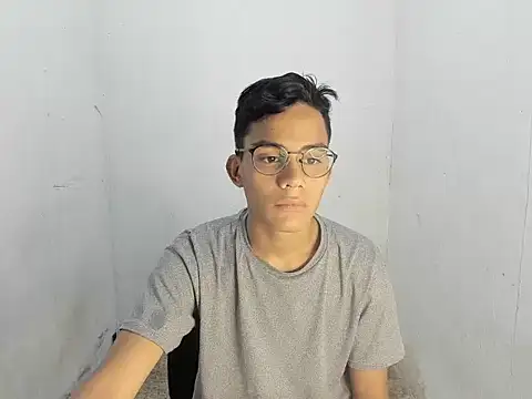 Snapshot of Deivi_colins_23 chatting on October 20, 12:24 am Deivi colins 23 online show from October 20, 12:24 am