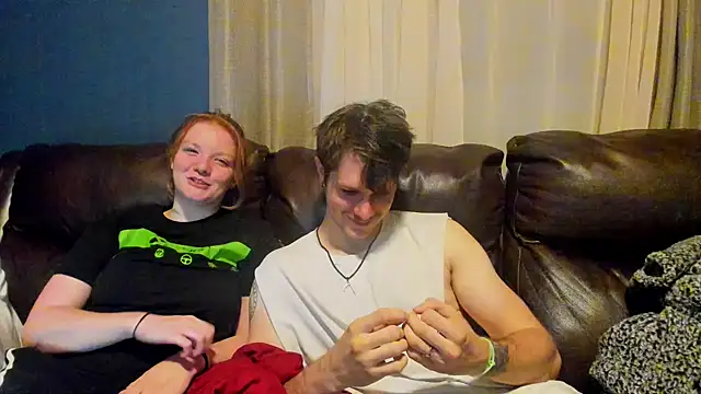 Snapshot of LoversUnleashedXO chatting on October 19, 4:15 am LoversUnleashedXO online show from October 19, 4:15 am
