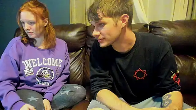 Snapshot of LoversUnleashedXO chatting on October 20, 4:03 am LoversUnleashedXO online show from October 20, 4:03 am