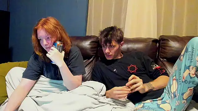 Snapshot of LoversUnleashedXO chatting on October 5, 3:30 am LoversUnleashedXO online show from October 5, 3:30 am
